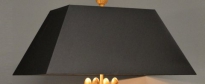Gevouwen rechthoekige verstevigde kap zwart chintz gold lined
